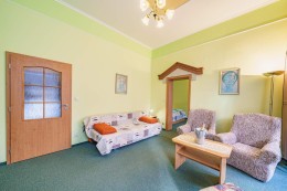 Apartmány spa hotelu Erika****, Františkovy Lázně. Apartmány lázeňského penzionu jsou dobře vybavené, pečlivě uklizené, čisté a pohodlné. Tiché apartmány s výhledem do parku. Apartmán,františkovy lázně