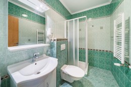 Apartmán, lázně, WC, sprchový kout spa hotelu Erika****, Františkovy Lázně Apartmán,lázně,Františkovy